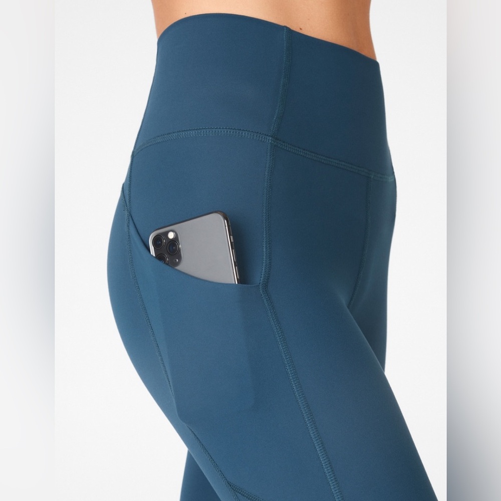 Fabletics Oasis PureLuxe High-Waisted 7/8 Legging